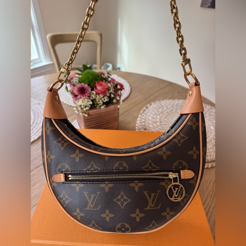 Louis Vuitton Monogram Loop - Picture 3 of 12